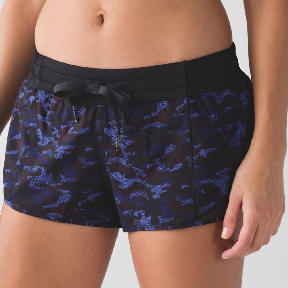 EUC Lululemon Hotty Hot Short
Mini Hounds Camo Emperor